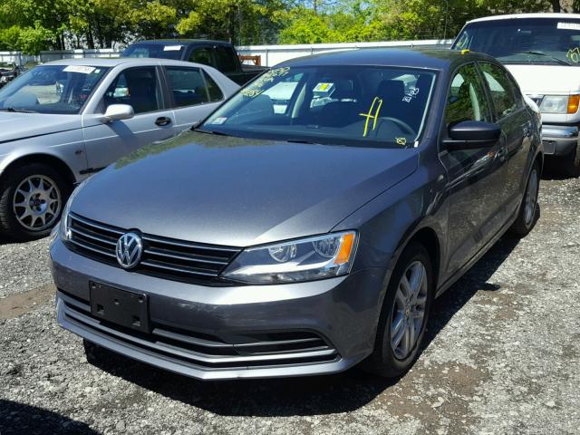 3VW2K7AJ7FM243049 - 2015 VOLKSWAGEN JETTA BASE GRAY photo 2