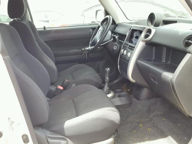JTLKT334964048795 - 2006 TOYOTA SCION XB თეთრი ფოტო 5