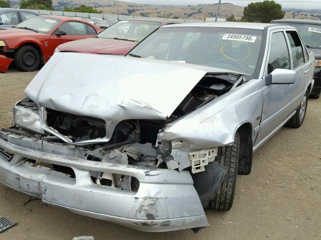 YV1LS5572W2542153 - 1998 VOLVO S70 SILVER photo 2