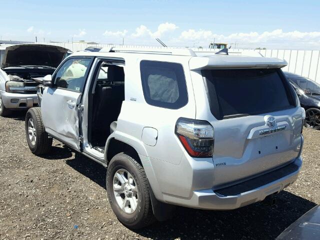 JTEBU5JR3H5428579 - 2017 TOYOTA 4RUNNER SR SILVER photo 3