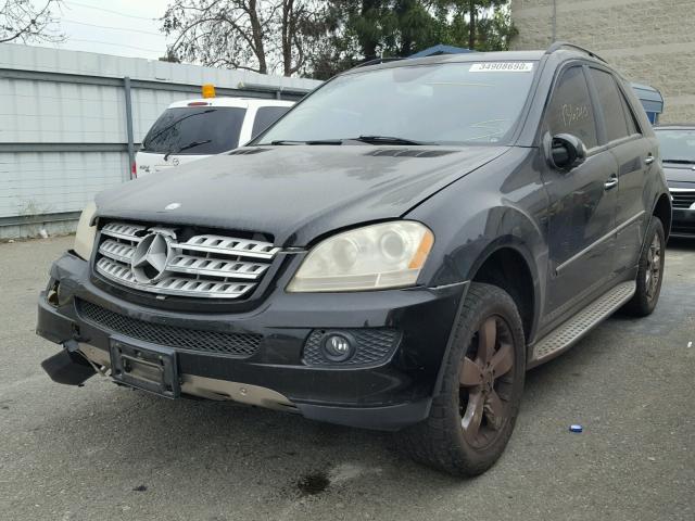 4JGBB75E07A181052 - 2007 MERCEDES-BENZ ML 500 BLACK photo 2