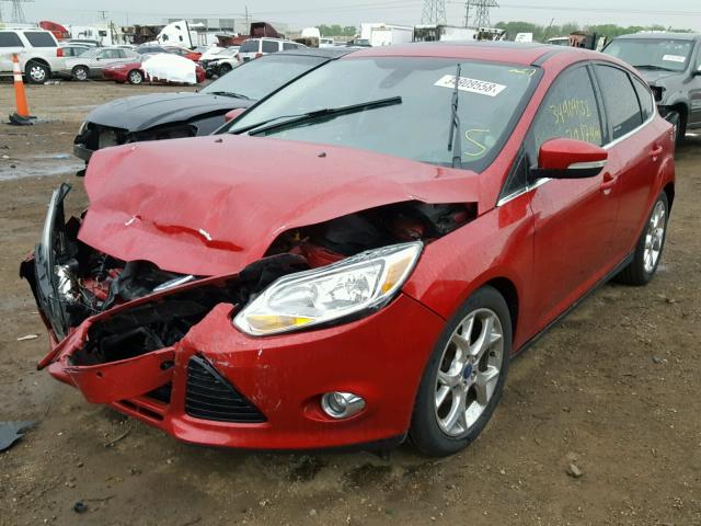 1FAHP3M21CL127120 - 2012 FORD FOCUS SEL RED photo 2