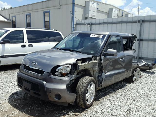 KNDJT2A26B7303477 - 2011 KIA SOUL ! SILVER photo 2