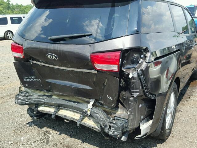 KNDMB5C11F6073218 - 2015 KIA SEDONA GRAY photo 9