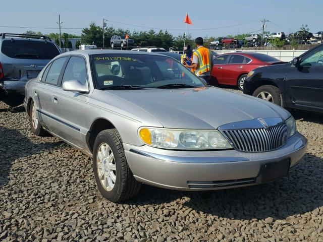 1LNHM97V22Y689391 - 2002 LINCOLN CONTINENTA Silber Foto 1