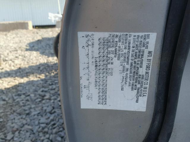 1LNHM97V22Y689391 - 2002 LINCOLN CONTINENTA Silber Foto 10