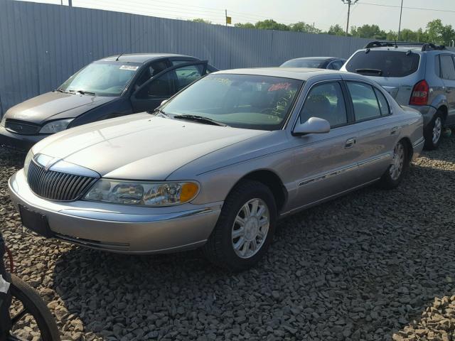 1LNHM97V22Y689391 - 2002 LINCOLN CONTINENTA Silber Foto 2