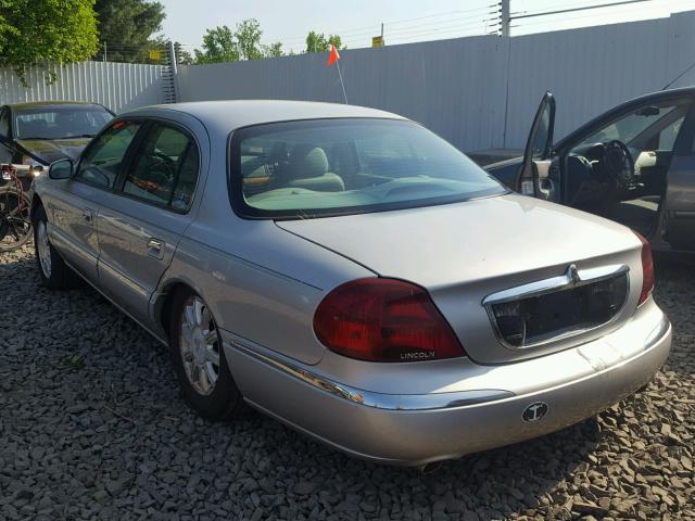 1LNHM97V22Y689391 - 2002 LINCOLN CONTINENTA Silber Foto 3