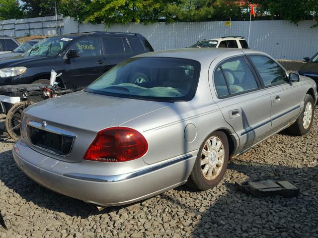 1LNHM97V22Y689391 - 2002 LINCOLN CONTINENTA Silber Foto 4