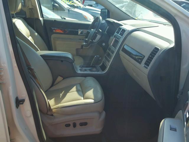 2LMDU88C78BJ19838 - 2008 LINCOLN MKX CREAM photo 5