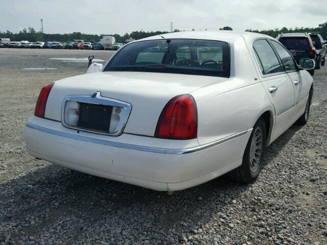 1LNHM83W1YY805875 - 2000 LINCOLN TOWN CAR C WHITE photo 4