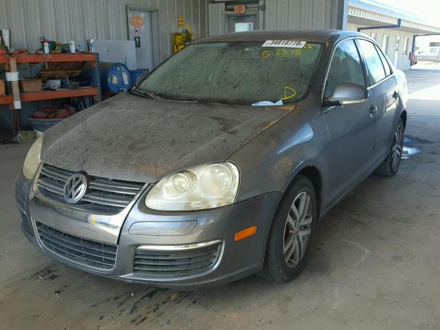 3VWSF71KX5M632604 - 2005 VOLKSWAGEN NEW JETTA GRAY photo 2