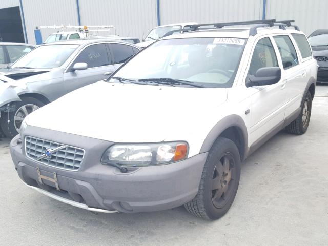 YV1SZ58DX21068428 - 2002 VOLVO V70 XC WHITE photo 2