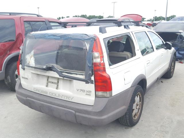 YV1SZ58DX21068428 - 2002 VOLVO V70 XC WHITE photo 4