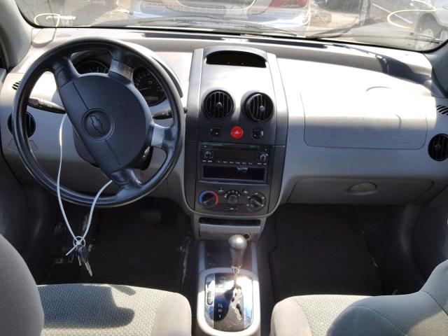 KL1TJ62694B202531 - 2004 CHEVROLET AVEO LS SILVER photo 9