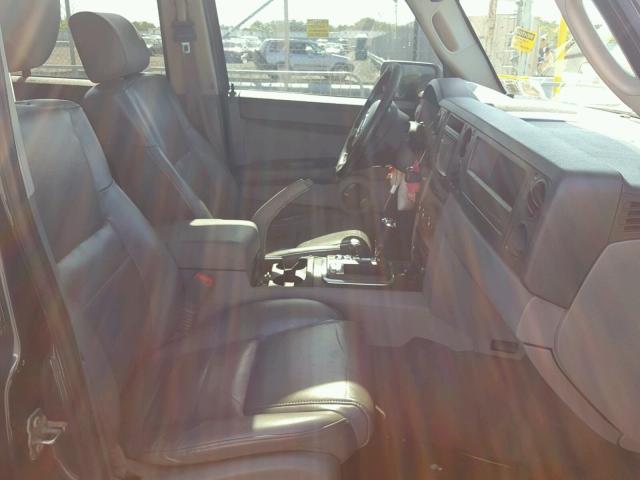 1J8HG48K46C105085 - 2006 JEEP COMMANDER BLUE photo 5