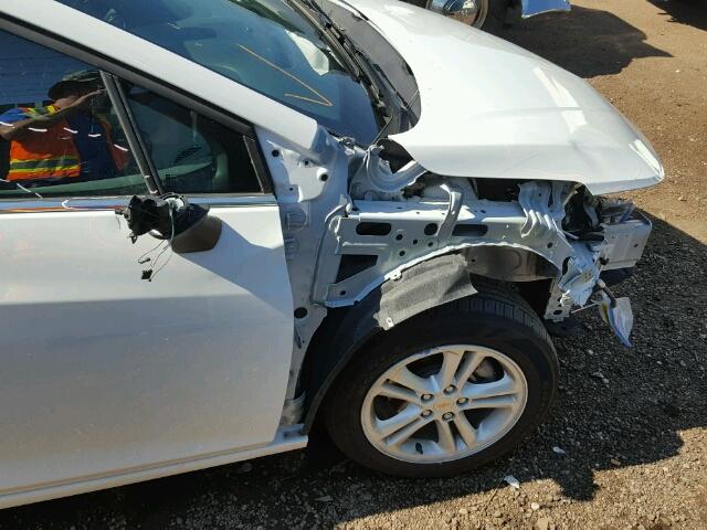 1G1BE5SM5H7130133 - 2017 CHEVROLET CRUZE LT WHITE photo 9