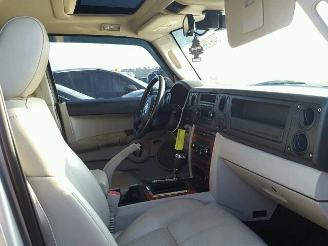 1J8HH58N16C365912 - 2006 JEEP COMMANDER SILVER photo 5