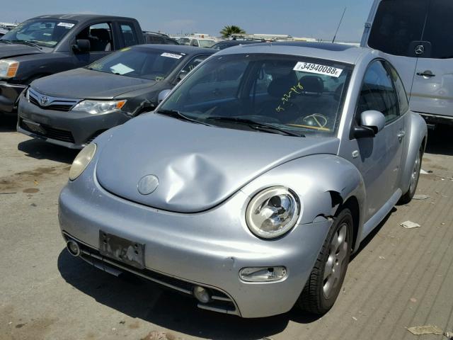 3VWCP21C42M461194 - 2002 VOLKSWAGEN NEW BEETLE 银色 照片 2