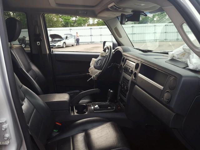 1J8HG48NX8C209948 - 2008 JEEP COMMANDER SILVER photo 5