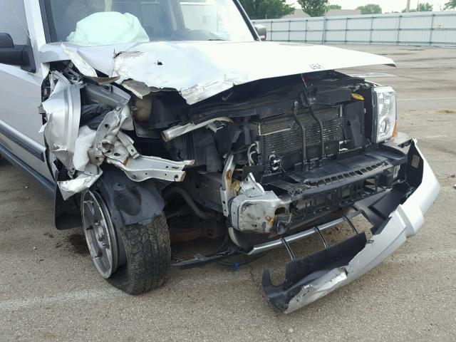 1J8HG48NX8C209948 - 2008 JEEP COMMANDER SILVER photo 9