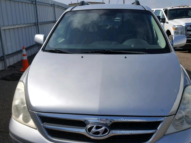 KNDMC233986048082 - 2008 HYUNDAI ENTOURAGE SILVER photo 9