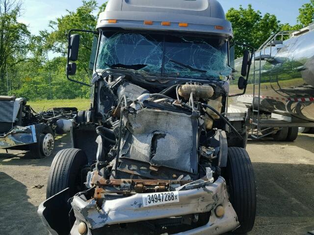 1FUJA6CK04LN27860 - 2004 FREIGHTLINER CONVENTION SILVER photo 9