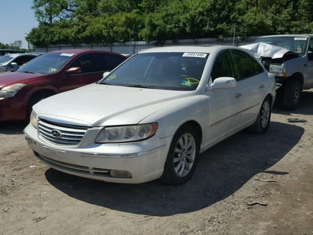 KMHFC46F28A310138 - 2008 HYUNDAI AZERA SE WHITE photo 2