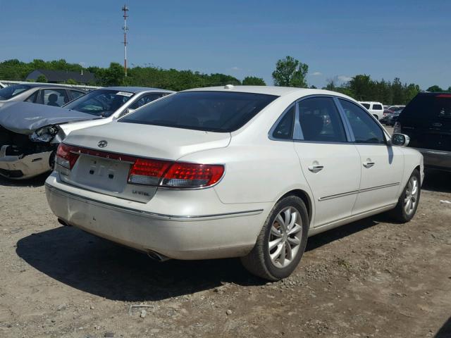 KMHFC46F28A310138 - 2008 HYUNDAI AZERA SE WHITE photo 4