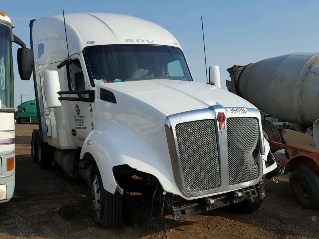 1XKYD49X8GJ484992 - 2016 KENWORTH CONSTRUCTI WHITE photo 1