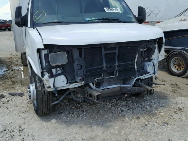 1GD373BG9D1161138 - 2013 GMC SAVANA CUT WHITE photo 9