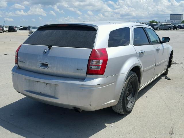 2D4FV48V15H618260 - 2005 DODGE MAGNUM SXT SILVER photo 4