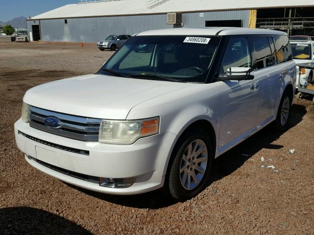 2FMDK52C29BA15736 - 2009 FORD FLEX SEL WHITE photo 2