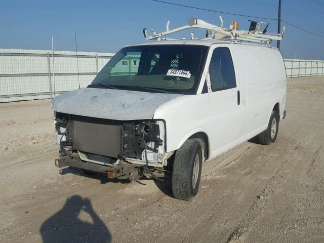 1GCGG25V771224106 - 2007 CHEVROLET EXPRESS G2 WHITE photo 2