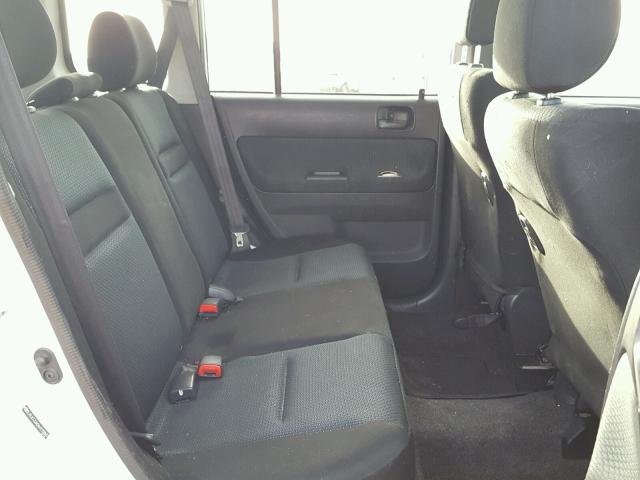 JTLKT324264125847 - 2006 TOYOTA SCION XB WHITE photo 6