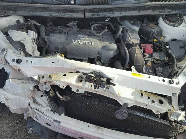 JTLKT324264125847 - 2006 TOYOTA SCION XB WHITE photo 7