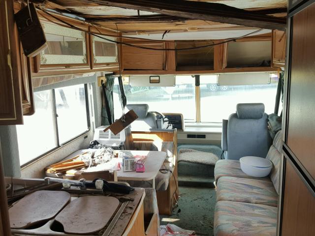 1GBKP37N6S3322428 - 1996 WINNEBAGO RV WHITE photo 5