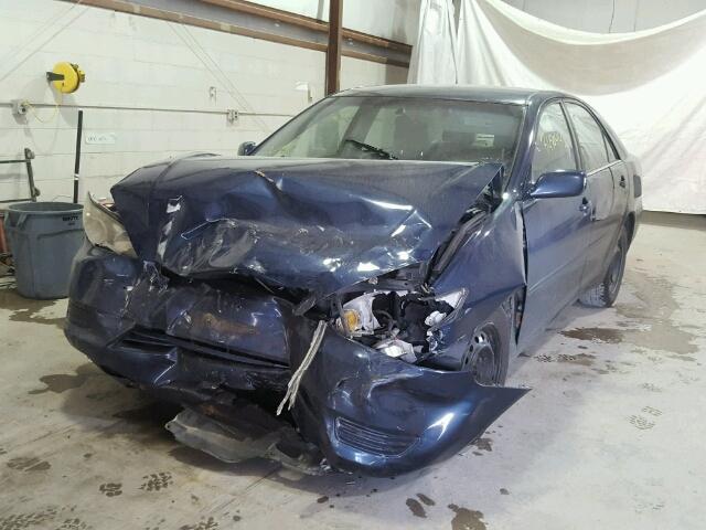 4T1BE32KX5U093857 - 2005 TOYOTA CAMRY LE ლურჯი ფოტო 2