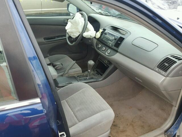 4T1BE32KX5U093857 - 2005 TOYOTA CAMRY LE ლურჯი ფოტო 5