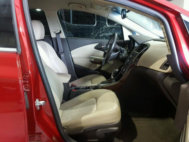 1G4PP5SK0D4187725 - 2013 BUICK VERANO RED photo 5