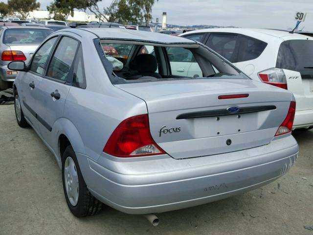 1FAFP33P42W268135 - 2002 FORD FOCUS LX SILVER photo 3