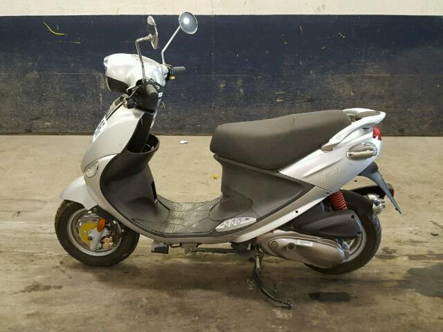 RFVPAC905C1000421 - 2012 GENUINE SCOOTER CO. BUDDY 170I SILVER photo 9