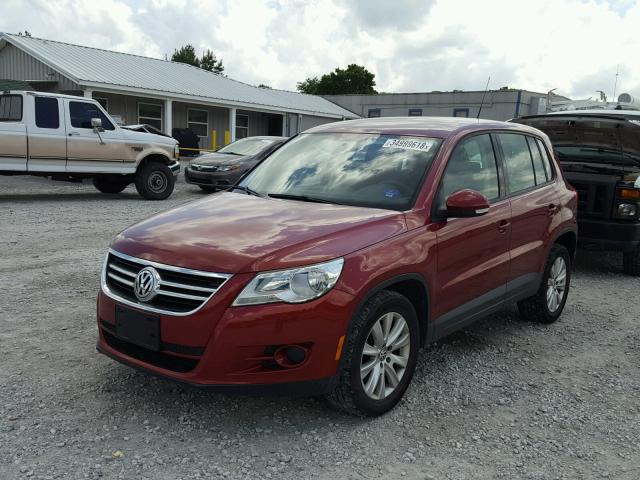 WVGBV7AX8AW003172 - 2010 VOLKSWAGEN TIGUAN SE RED photo 2