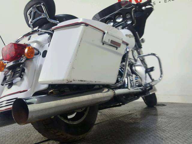 1HD1KB4188Y664426 - 2008 HARLEY-DAVIDSON FLHX WHITE photo 13