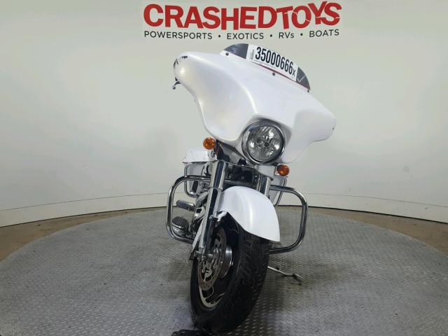 1HD1KB4188Y664426 - 2008 HARLEY-DAVIDSON FLHX WHITE photo 3