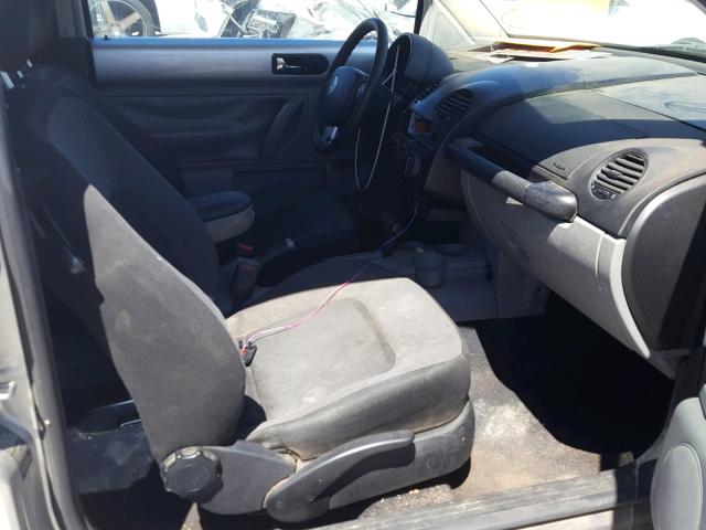 3VWCC21C2YM428277 - 2000 VOLKSWAGEN NEW BEETLE 灰色 照片 5