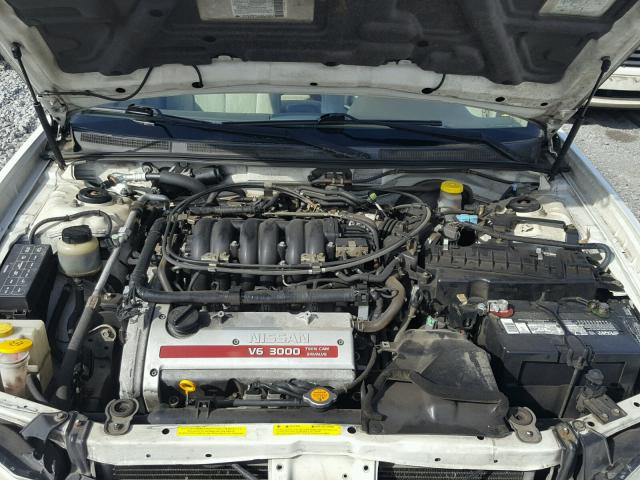 JN1CA31DX1T816021 - 2001 NISSAN MAXIMA GXE WHITE photo 7