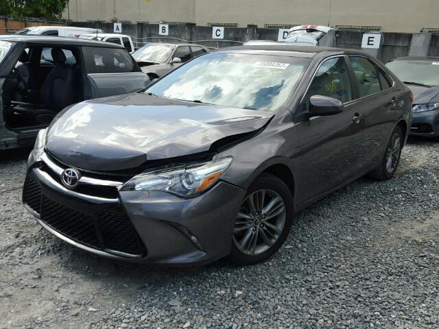 4T1BF1FK6FU004654 - 2015 TOYOTA CAMRY LE GRAY photo 2