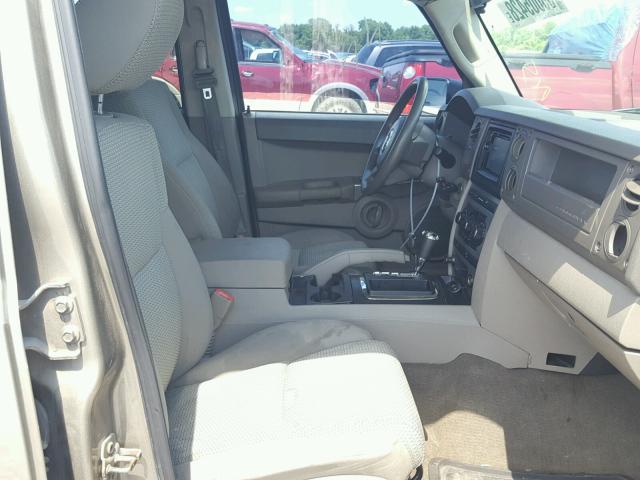 1J8HG48K06C206365 - 2006 JEEP COMMANDER 棕色 照片 5
