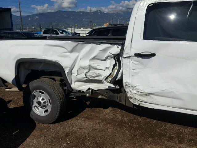 1GT12REGXHF114637 - 2017 GMC SIERRA K25 WHITE photo 9